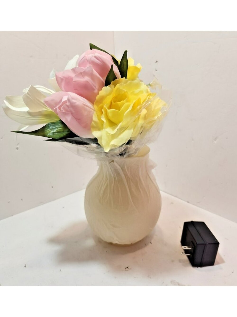 Vtg Avon Lighted Bouquet Artificial Lit Flowers Electric with Vase NIB